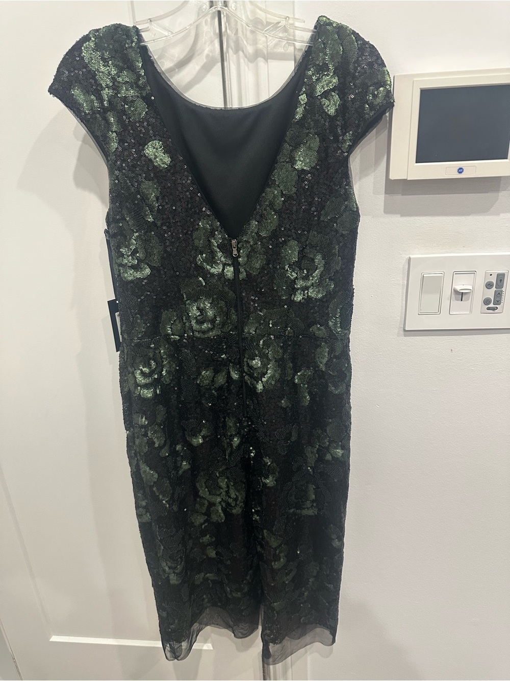 VERA WANG Black and Green Sequin Floral Midi Dress Sz 8 NWT - Picture 7 of 13